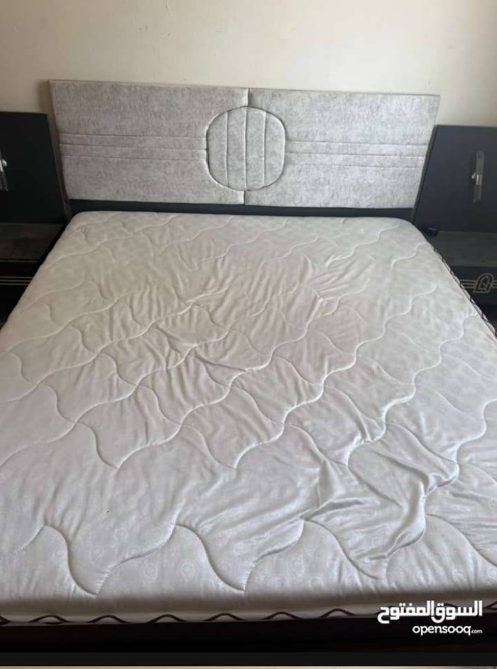 غرفة نوم نضافه 100/100
سعر500مع دوشك 
***********
