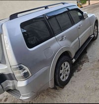 للبيع فقط فقط بدون مراوس  باجيرو مواصفات عاديه               2016  بيه...