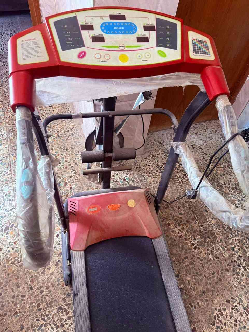 جهاز جري للبيع مشتغل  اقل الاسبوع  فقط بعده جديد بالباكيت  هو جهاز جري وهو جهاز تكسير شحوم  سعره 400 الف وبي مجال حك الجيه
رقم الهاتف/  *********** بي واتس اب
