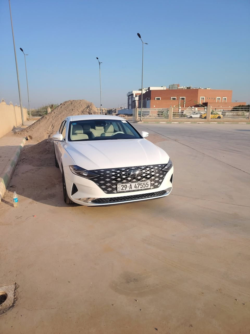 السلام عليكم ازيره مديل ٢٣ بيه رش باب والباقي مكفوله تخم تاير ماشيه ٥٧ الف حقيقي مرقمه واسط مميز بسمي  *********** مكان السياره الكوت مركز مدينه
