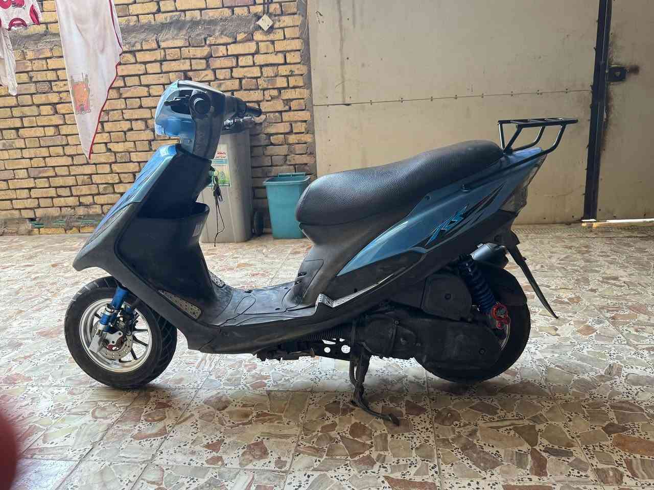 السلام عليكم دراجه ماكس عدله للبيع  الدرجه قبل شهر طالعه من الحاويه. جديده كلش. وكفرات الاصليه. والويل مالته موجودات.   والوصل مال الحاويه. موجود. وتعال اخذه. ال اي مصلح يعجبك. شرط برغي ما مفتوح. وماكو شي بيه ما يشتغل. شرط. والسعر 900 وبيه مجال حك الجيه. وهذه رقمي ***********
