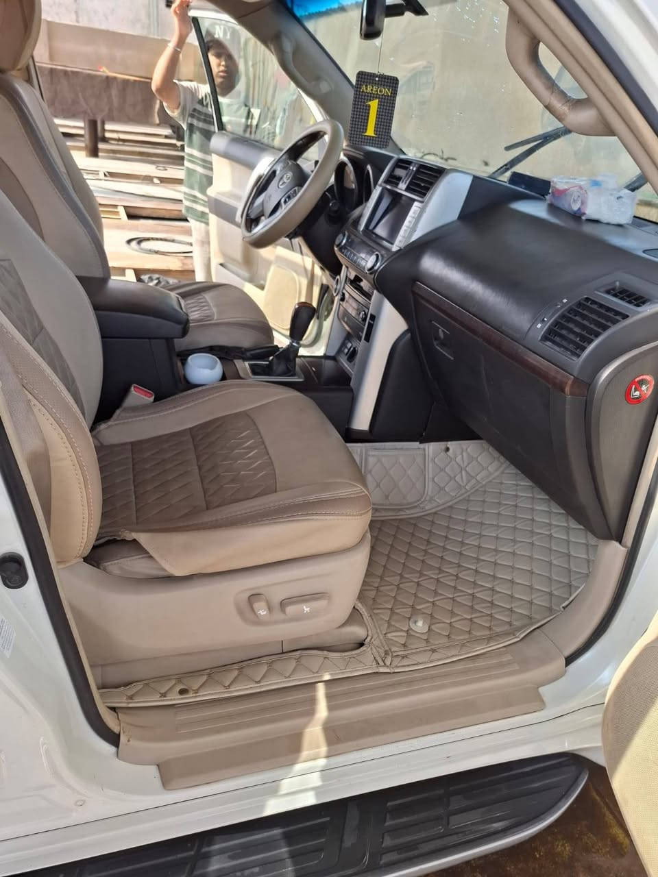 برادو موديل 2010
6 ستندر 
المواصفات : لكزس فتحه بل سقف شاشتين فورويل جكات مكفوله من الصبغ مكينه وكير مامفتوح السياره مكفوله بسمنه تحويل ثاني يوم السعر 220$ رقم *********** العنوان بصره زبير .
