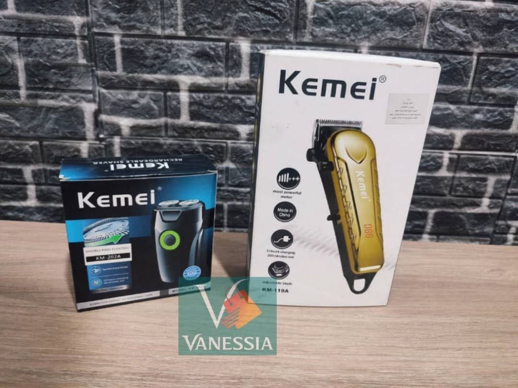 ماكينة الحلاقة الاحترافية Kemei الأصلية – حلاقة وتحديد بدقة صالونات التجميل في منزلك! ✂️🔥
لكل من يبحث عن الأداء العالي، المتانة، والراحة... نقترح عليكم ماكينة الحلاقة الاحترافية من الماركة الغنية عن التعريف Kemei، المتميزة بتصميمها العصري وقوتها الكبيرة.
الماكينة جديدة تماماً وتأتي مع كامل ملحقاتها الأصلية في علبتها (كما يظهر في الصورة image_2.png).
💡 أبرز مميزات الماكينة:
• تصميم هيدروليكي عصري (Carbon / Texture): مظهر فخم وجذاب جداً مع هيكل مريح لليد يمنع الانزلاق أثناء الاستخدام.
• شفرات حادة واحترافية: مصنوعة من الفولاذ المقاوم للصدأ لضمان قص دقيق ونظيف وسريع دون تهييج البشرة.
• ذراع تعديل جانبي: يتيح لك التحكم في مستويات طول الشفرة بكل سهولة للحصول على تدريج مثالي (Dégradé) واحترافي.
• بطارية قوية وقابلة للشحن: تأتي مع شاحنها الأصلي لضمان استخدام لاسلكي مريح وحرية تامة أثناء الحلاقة.
• ملحقات كاملة: مرفقة بأمشاط توجيهية بمقاسات مختلفة لتحديد اللحية وقص الشعر، بالإضافة إلى غطاء حماية أحمر للشفرة ودليل الاستخدام.
الحالة: جديدة 100% في علبتها مع كامل الأكسسوارات (Neuf dans l'emballage).
📥 للاستفسار عن السعر أو للطلب: يرجى مراسلتنا على الخاص (البريد) أو ترك تعليق وسنتواصل معكم فوراً.
برووًًمووووسيوو ✨✨✨
الكميه محدوده 🥰✨
التوصيل متووفر ✨✨


**إذا كنت صاحب هذا الإعلان وتريد حذفه لأي سبب، رجاءا أرسل رسالة إلى الدعم الفني**