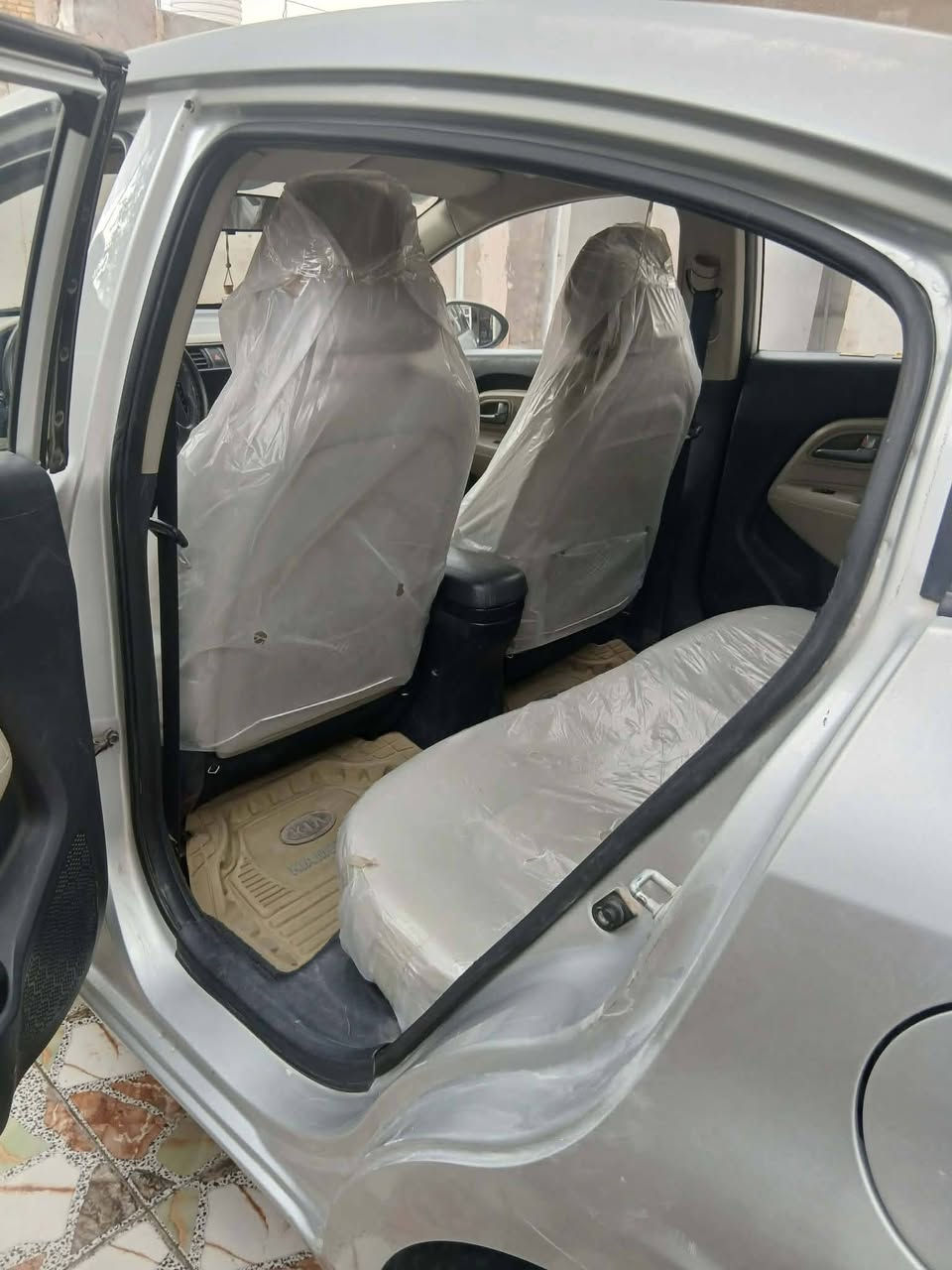 سلام عليكم كيا ريو ١٥ جديده جدا ماشيه ١٢٥ سياره نضيفه بدون صبغ وتبديل فقط بارد كير ومكينه وحداديه كفاله رقم دولي هزه جديده بسمي سعر ٩٥ وبيه مجال بسيط 
بابل القاسم 
***********
