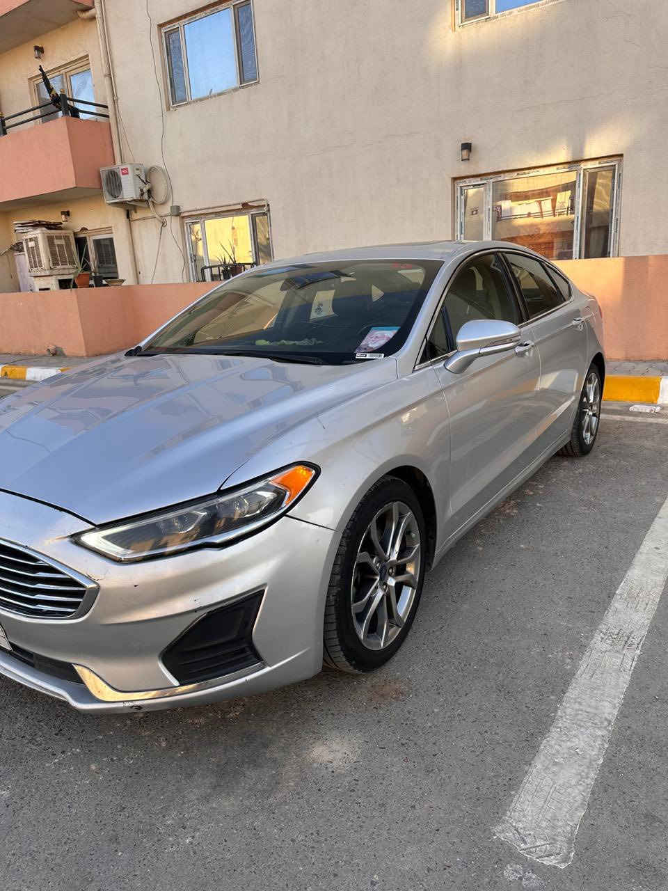 السلام عليكم فورد فيوجن موديل 2019 وارد امريكي رقم بغداد معوقين بعد الها 8 اشهر وتصير حره حادثها موضح بالصوره والسونار مرفق بالمنشور مكينه 1500 تيربو. كير ومكينه وتبريد مكفولات تخم تاير جديد السياره فول مواصفات مكان السياره بغداد قرب مدينه بسمايه السعر 110$ 
للاتصال. 
‭0771 134 4473‬
