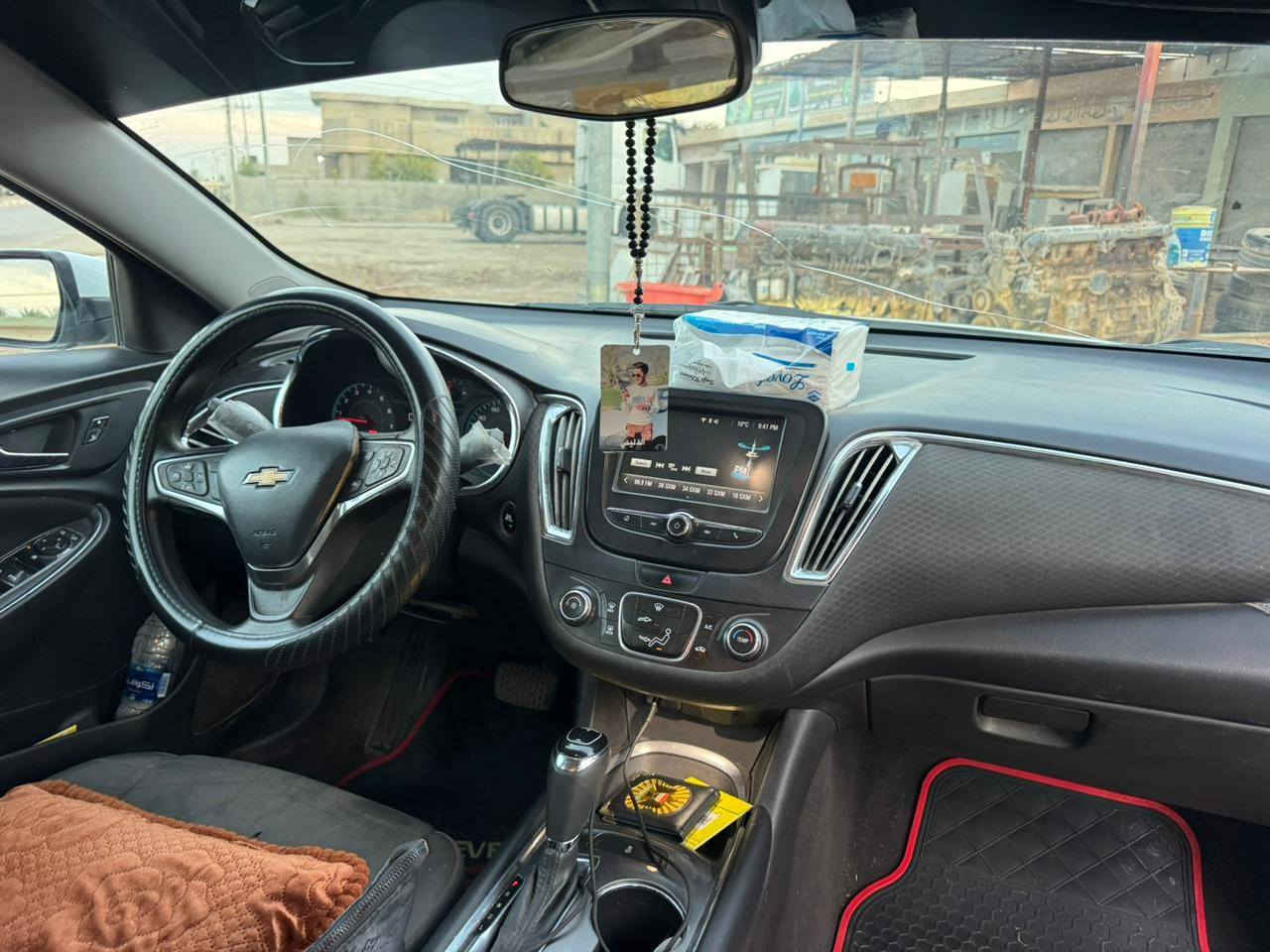 ماليبو 18
سياره كامله قطعتين بيها جاملغ خلفي باب خلفي 
150 تيربو 
تبريد تدفئه 
بصمه بصمه أبواب 4 سعر 115 رقم ***********
