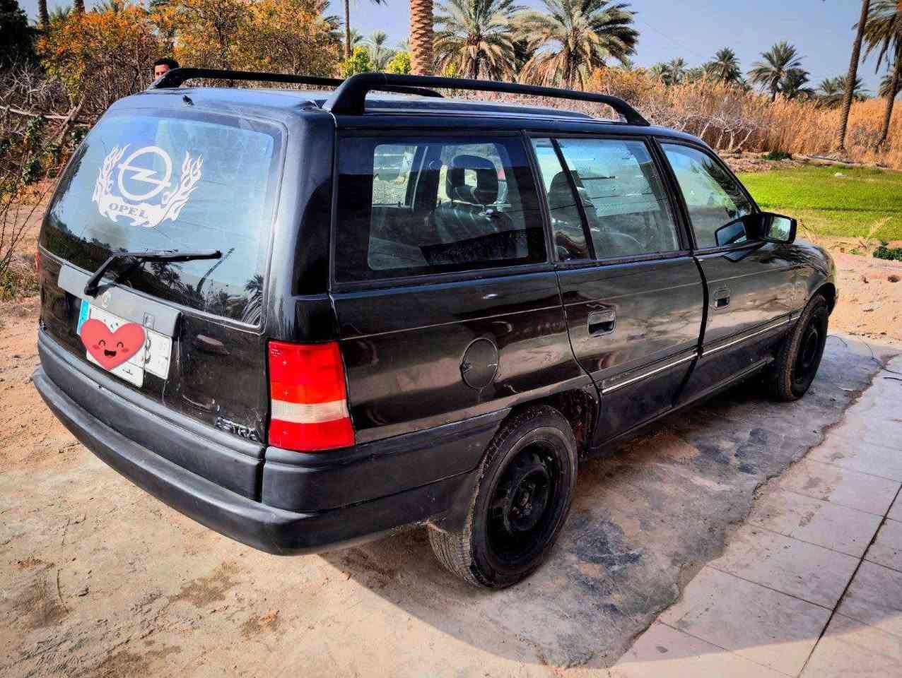 سيارة اوبل  استرة رقم بغداد مكينه 1600 گير ومكينه وحداديه خير من الله تخم تاير  مكاني بابل الكفل للاستفسار اتصل ***********
