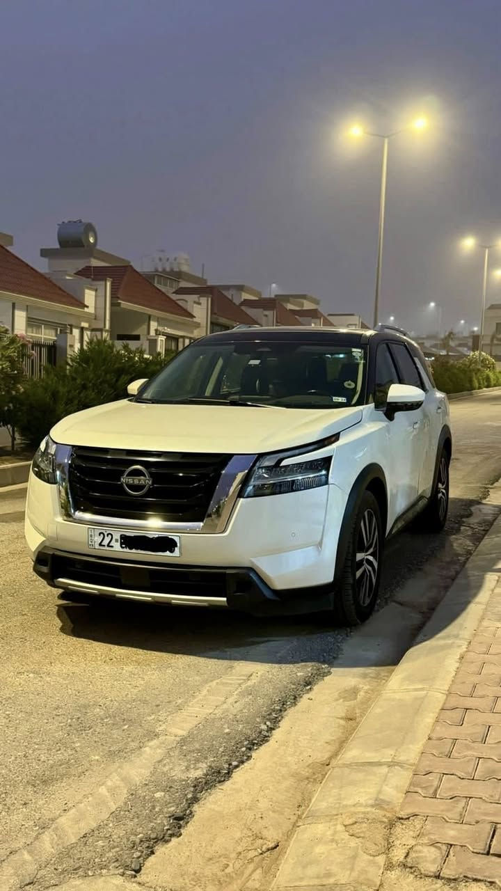 نيسان باثڤندر بلاتينيوم.
شباب السياره بلاتنيوم فول مواصفات اعلى فئه حادثها خفيف باب وجاملغ بدون ايرباك وبدون دواخل السعر 280 قفل 
 ***********
