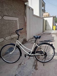 بايسكل بناتي حجم 26  تايرات جدد  نقص بريك امامي(فقط).  السعر 75 وبي مج...