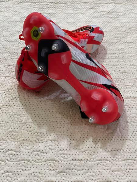 حذاء نايك بوسنا مال طوبه CR7 قياس 42 غير مستخدم السعر 25 مع التوصيل


**إذا كنت صاحب هذا الإعلان وتريد حذفه لأي سبب، رجاءا أرسل رسالة إلى الدعم الفني**