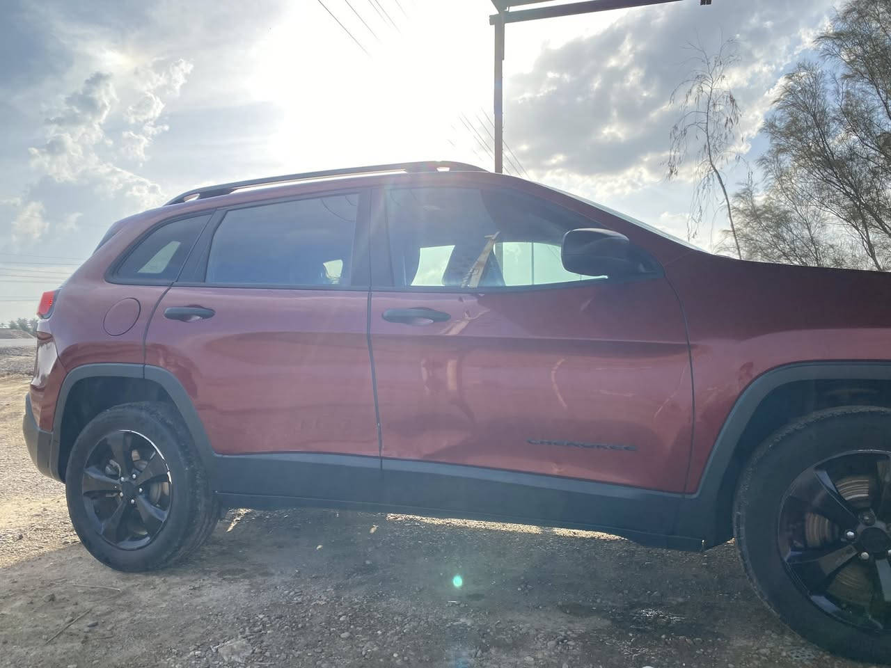 السلام عليكم جيب بزون للبيع موديل 2016 الحادث بسيط مثل ما موضح بالصور هزة صاقطة وتحويل موجود العنوان بغداد التاجي مشاهدة مكلف بالنشر للاستفسار الاتصال على الرقم ***********
