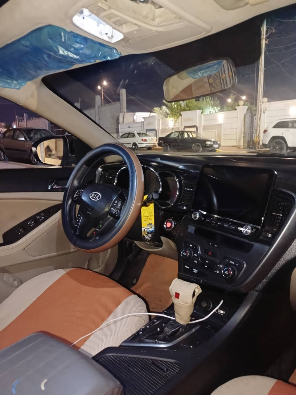 سلام عليكم  كيا اوبتيما  لبيع
فول مواصفات  محرك 2400  خليجي

 بصمه تشغيل وبصمه ابواب 

 وتحديد مسار  قياده ثابته 

ويل كب  عدد5 

دبل اكزوز محرك 2400. مكفول 

كير 6 نمر  مكفول 
 
حداديه  وزوج تايرات جديد 

كرسي سائق كهرباء 

خزن ميموري 

 حادث  سياره بيه طخه بل لغد. وكم قطعه ابيع حزام 
 
سياره عليه ادامه كامله ما ناقصه شي 
 مكان سياره رمادي 7 كيلو 

***********
