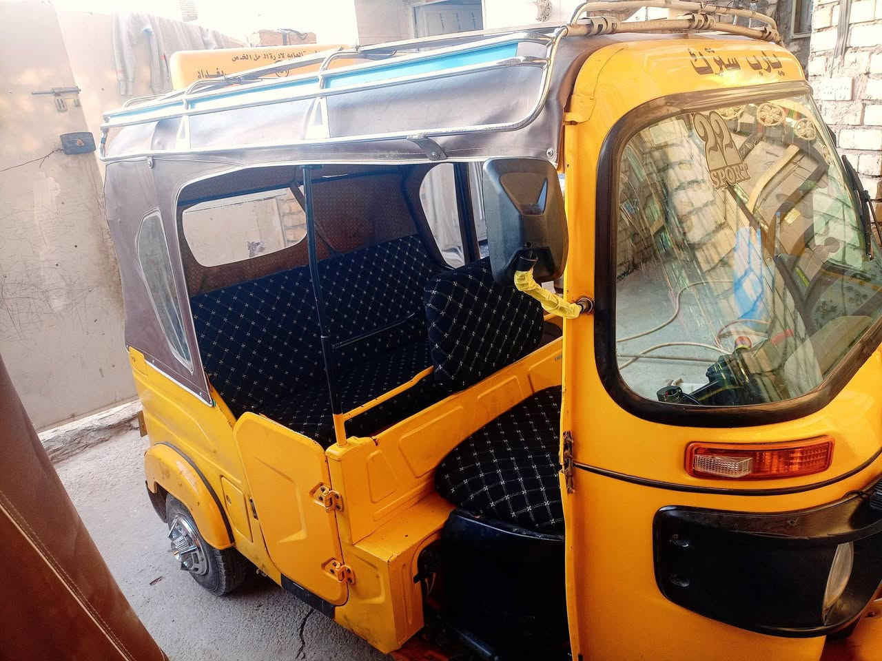 السلام عليكم تك تك  البيع موديل 22  راقم ديالئ جاهزه من كلشي  شغل وتطلع ومصبوغه جمالية مكينه جاهزه حلوه  السعر سبعة ونص  وبيها مجال الشراي مكاني بغداد   ***********
