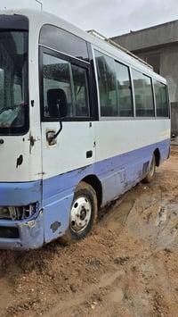 كوستر نيسان 2002 رقم بغداد الماني 25 نفر مكينة vvt اوتماتيك ٣٠٠٠ مكينة...