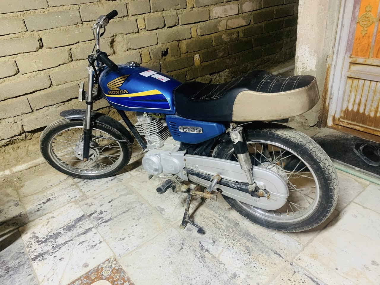 دراجه للبيع ادوات نضيفه السعر ٦٠٠ وبيه مجال
***********
