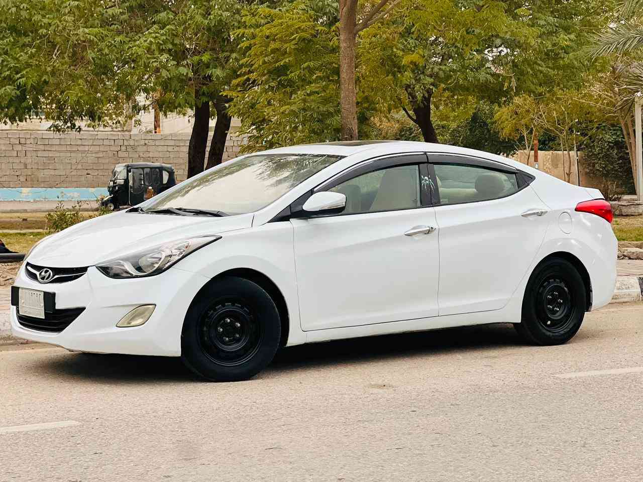 السعر88 قابل للتفاوض
السلام عليكم (تم اعادت النشر بسبب الوعود الكاذبه) للبيع هونداي النتر مديل 2014 وارد خليجي بيه صبغ جماليه فقط مكينه كير حداديه تخم تاير تبريد ثلج المواصفات فتحت صقف تحكم استيرن شاشه جبيره حساسات خلفيه مشروع وطني تحويل ثاني يوم راعيه جاري  السياره جديده وجاهزه من كلشي مكينه 1800 دوش مكان السياره كربلاء الستفسار اكثر عل رقم ***********
