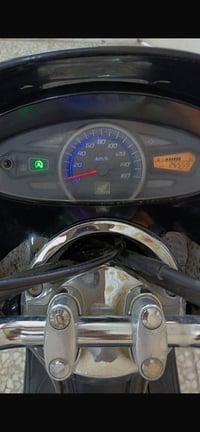 دراجه pcx الجيل الاول ياباني اصلي نظيفة جدا اخت الجديدة مابيها كل نقص ...