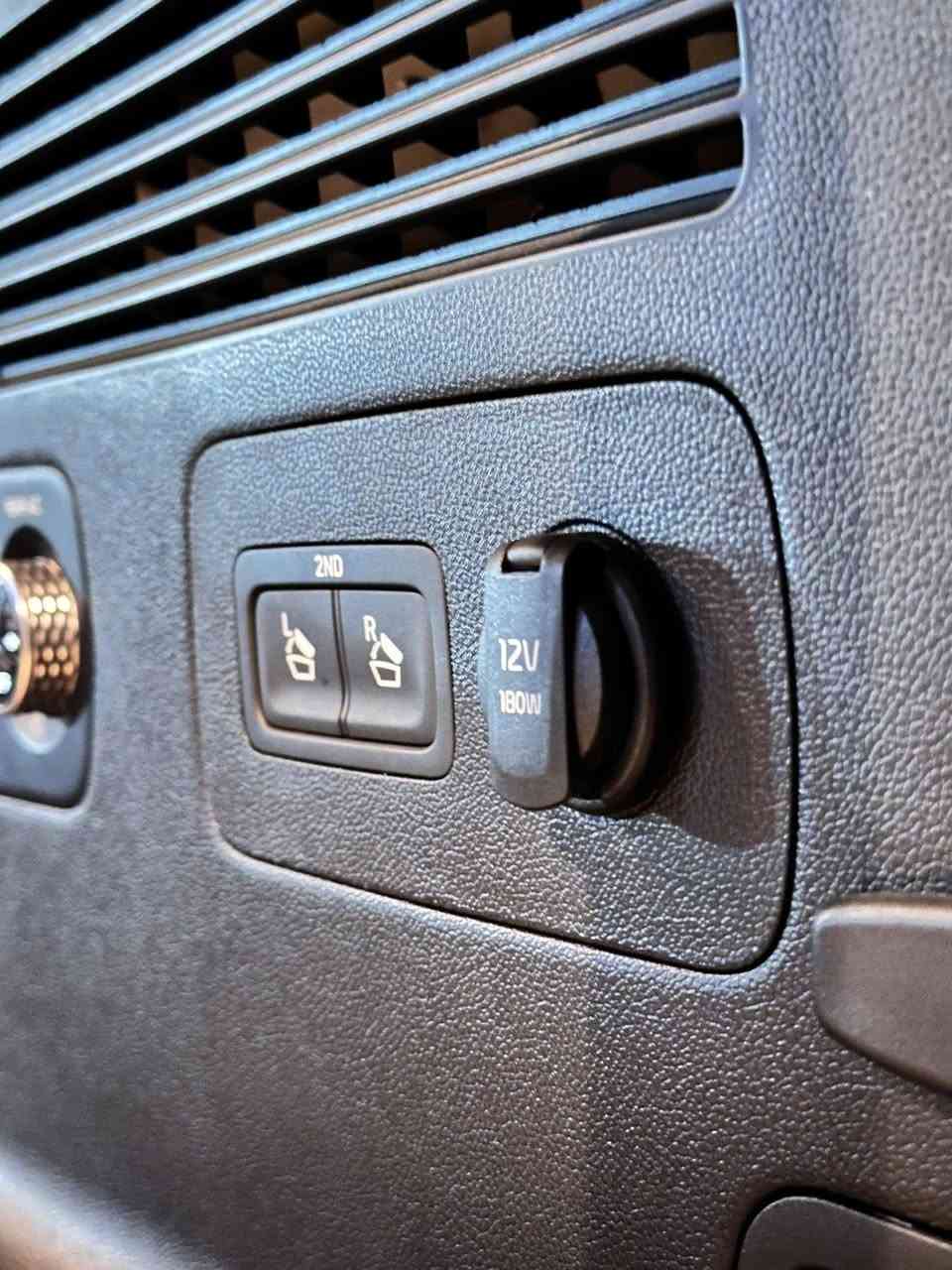 سلام عليكم سورنتو 2024 للبيع سيارة وارد خليجي 4 سلندر 2500 ماشية 19 الف 7 راكب سيارة كلين تايتل حساس امامي خلفي + تشغيل عن بعد + شحن لاسلكي السعر 275 وبيها مجال للشراي *********** موجود واتساب 🤍
