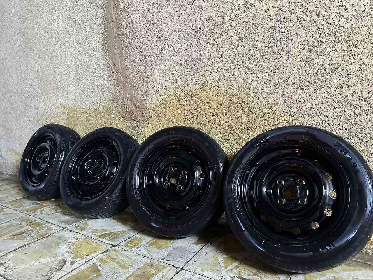 سلام عليكم تخم ويل اسود اوبترا بلادي مال شركه حجم 15 لا تصليح ولا عواج كبل تشدهن حتى بلنص وصبغ حراري درجه اولى 
تخم تاير 195/55/15 جديد انتاج 24  
مع تخم كبات مال شركه نضاف 
سعر 200 الف العنوان بغداد 
***********
