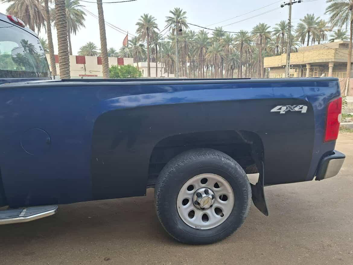 سلام عليكم 
سلفرادو 2013 تك باب 
رقم نجف انكليزي باسمي السياره مكينه 6 سلندر وكير جدد حداديه جديده السياره نضيفه ما متعوبه وارد امريكي حادث بنيد وجاملغ بدي طويل فور ويل  مكان السياره كربلاء السعر 89 ورقه وبيهه مجال 
للاستفسار على الرقم ***********
