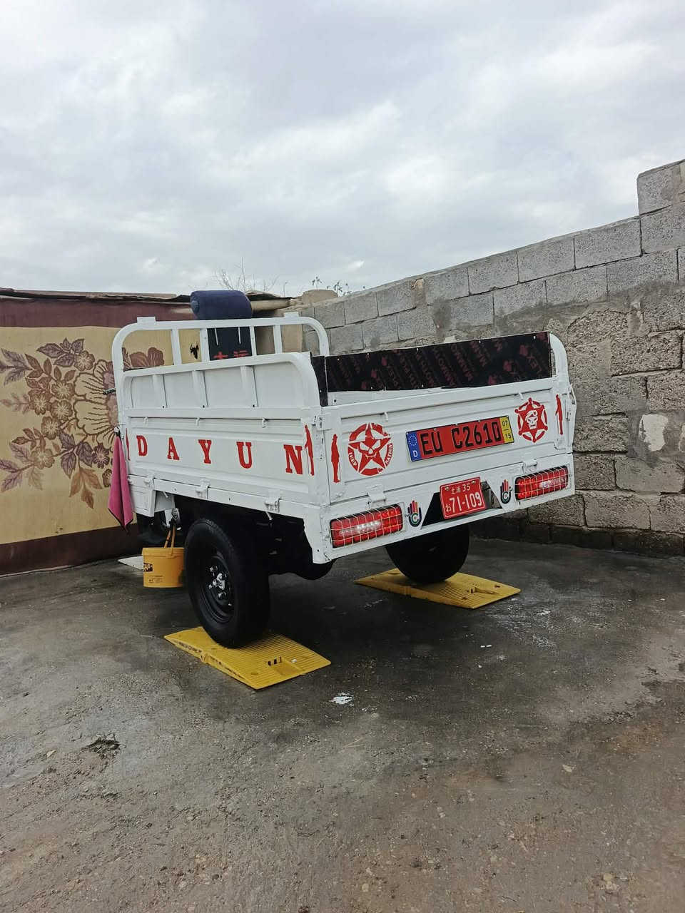 ستوته دايون موديل(16) اوراق اصولي مكفوله كفاله عامه قطرة لحيم بالشاصي ماكو  محرك وكير بوكس جدد تايرات(3) جدد اكسل لطش جديد كهربايات كله شغله لايت هورن اشاير بلاجكتور اصطابات جديد + دشبول جديد ستوته ما نقصه برغي🔩 ما تذب عليه الف كبل لشارع ترايك وين ما يعجبك شغله وروح  المكان بصرة ((قضاء المدينه)) لمو شراي يدعيلنه بالرزق ***********
