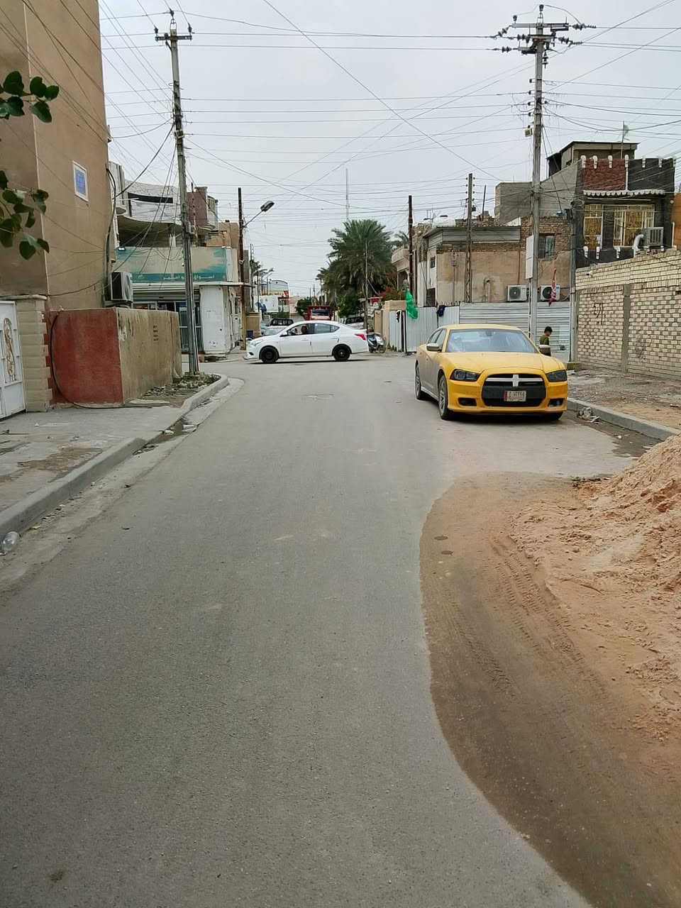 مشتملات عدد ثلاثه متجاورة مساحة ٥٠م واجهه ٤م نزال ١٢/٥م طابقين ثلاث نوم استقبال مطبخ خدمات غرفه نوم طابق ارضي للبيع الشعب مقابل مطعم محمد الكردي شارع عريض ٢٠م قيد الانجاز سعر المشتمل ١٢٥مليون بيه مجال تسليم مفتاح 
مكتب الشعب للعقار الشارع المقابل لمطعم حجي عادل ومصور الكنز هاتف ***********يوجد واتس اب
