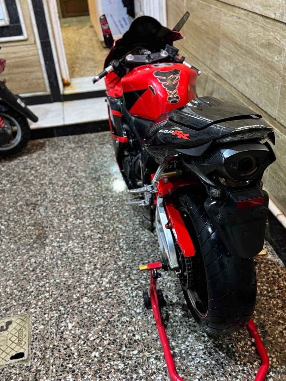 سلام عليكم حبايبي هوندا ارار دراجه نضيفه كير مكينه كفاله اوراق كامله  موديل الفين و4شراي يتصل***********
