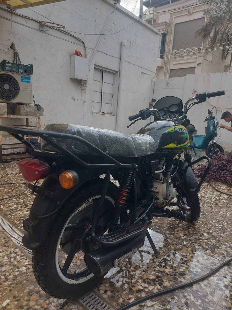 سلام عليكم بوكسر 21دراجه مرتبه عوزه ترتيبات بيه زرف بلصولنصه وعوزه اشاير مجفته جديد اوراق اصولي كاملات 
سعره 850وبيه مجال شي بصيط مكان بلجادريه هاذ رقمي رقم***********
