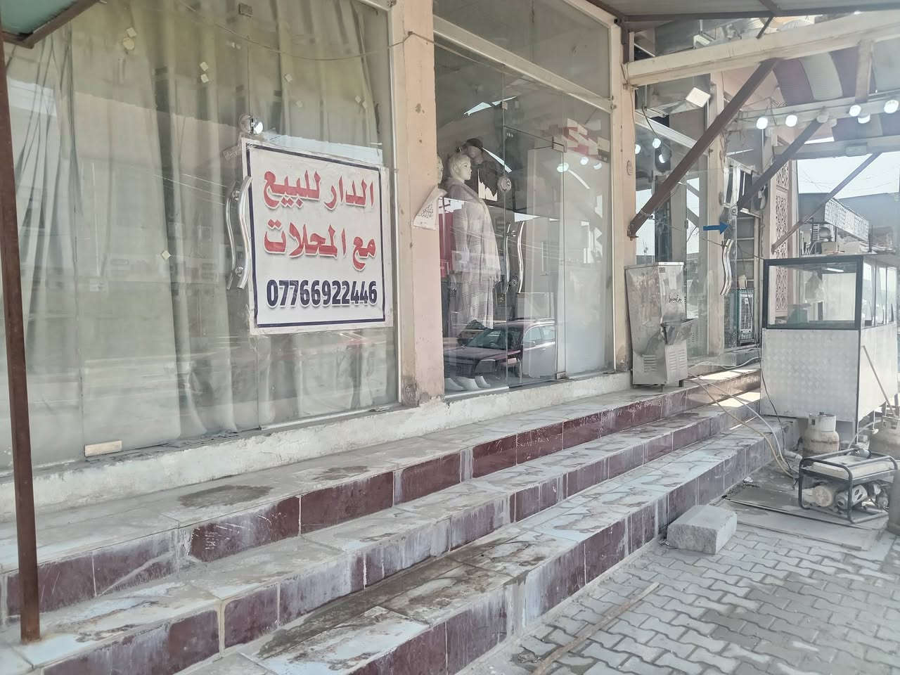 سلام عليكم
عقار للبيع
حي الحضاره نهاية شارع طيبه
ركن وعله شارعين تبليط
مساحة 184 
يحتوي عمحلين و بيت، 
تفاصيل اكثر وسعر 
***********
