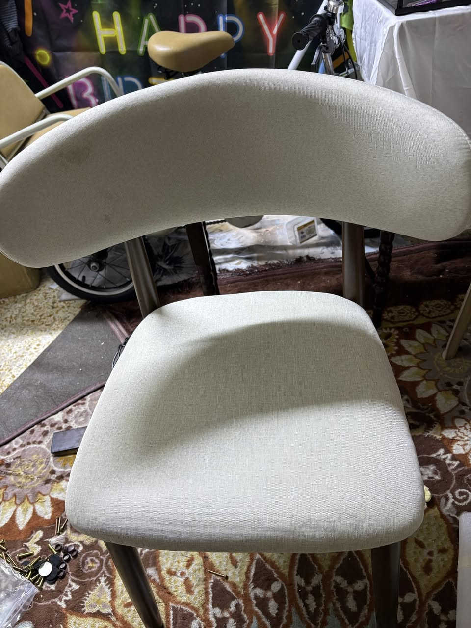 متوفر كرسي بهذا الشكل عدد 2 والثالثة بيها كسر بسيط


**إذا كنت صاحب هذا الإعلان وتريد حذفه لأي سبب، رجاءا أرسل رسالة إلى الدعم الفني**