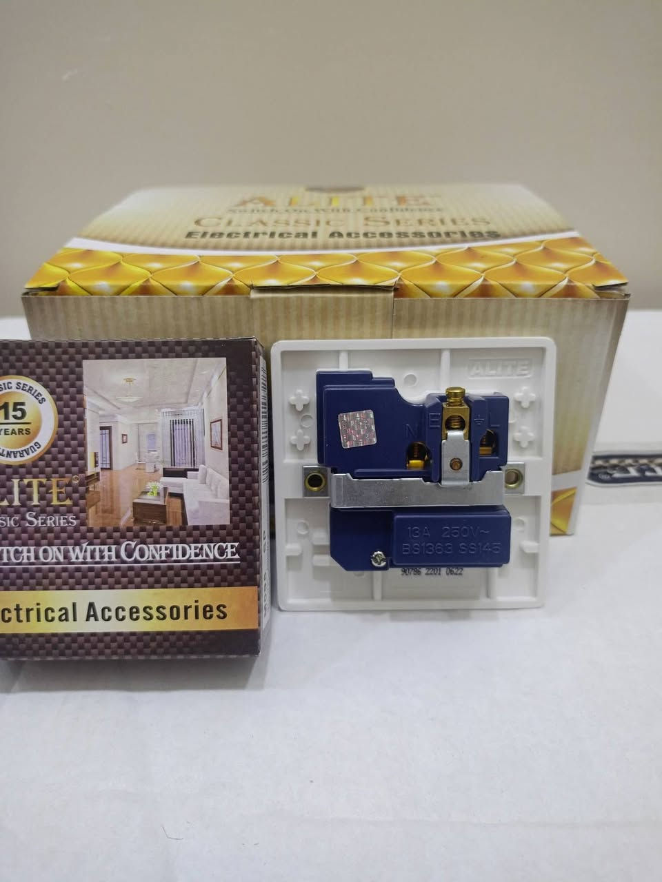 بلك سويج أل لايت مربع اصلي نحاس تعبه 100 قطعه سعر القطعه ب 1000 دينار البيع كارتون فقط

***********
