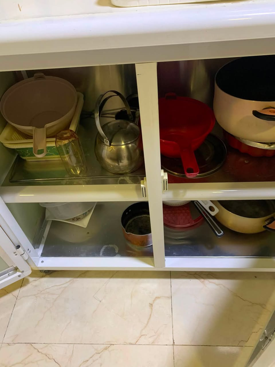 🏠 شقة "سوبر ديلوكس" للإيجار في مجمع كامراني – سكن النخبة!
هل تبحث عن الفخامة والراحة في موقع استراتيجي؟
نقدم لكم شقة بتصميم VIP ومساحة واسعة (136 متر مربع)، مأثثة بالكامل بأرقى التجهيزات (سوبر ديلوكس)، جاهزة لتكون منزلك المثالي.
لماذا هذه الشقة هي خيارك الأفضل؟
 تأثيث فخم: ديكورات حديثة، أثاث سوبر ديلوكس، وتجهيزات متكاملة لكل ما تحتاجه للسكن الراقي.
 موقع مثالي: على الشارع الخدمي مباشرة، مقابيل الـ 120، في مجمع كامراني الراقي.
 مساحة رحبة: توزيع ذكي ومساحة 136 متر تمنحك شعوراً بالراحة والوسع.
لا تفوت الفرصة، للاستفسار والحجز يرجى الاتصال على:
📞 ***********
