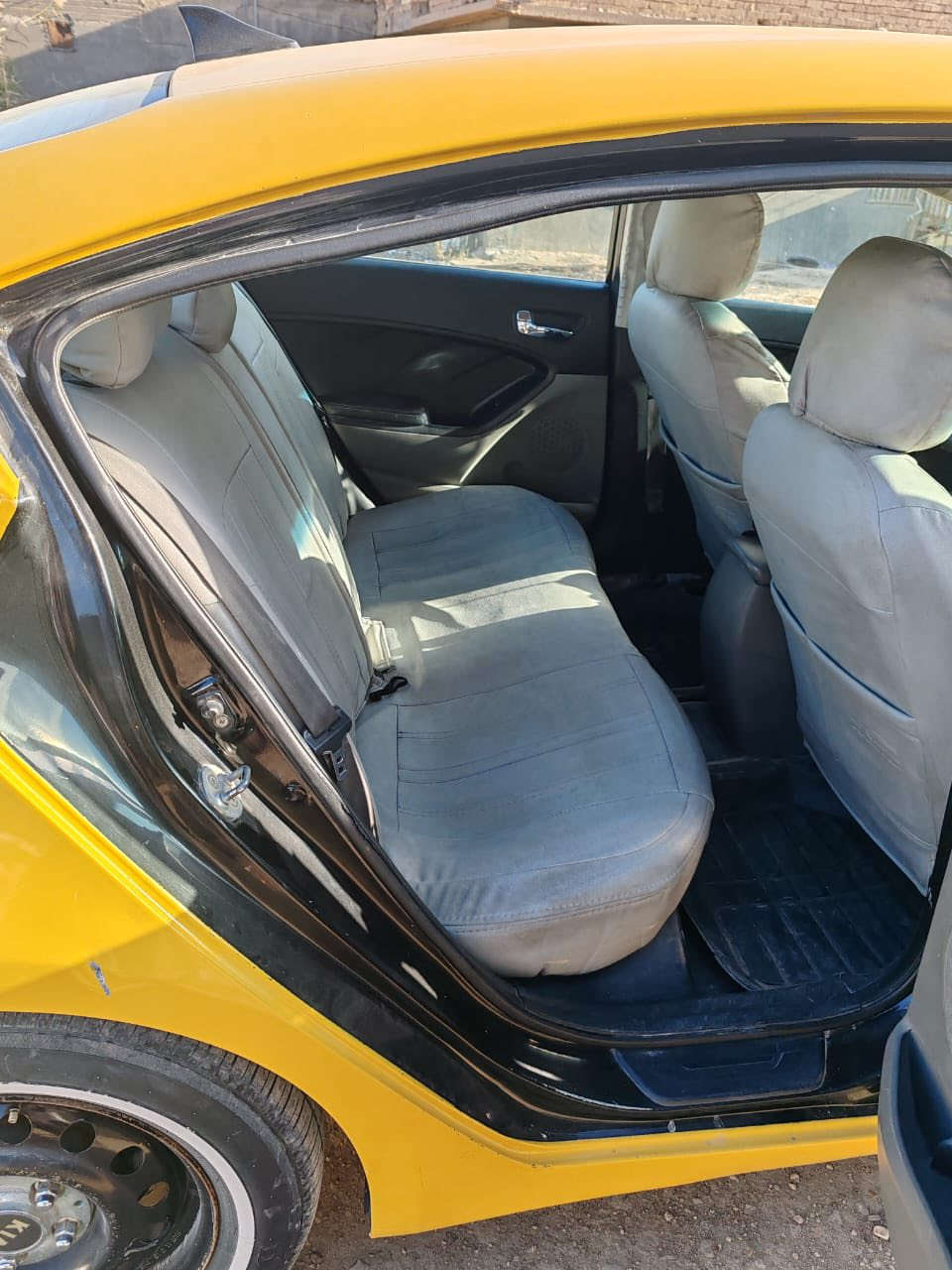 السلام عليكم
فورتي 2015 وارد امريكي حادثه جاملغ وبنيد بدون دواخل شرط الفحص 

محرك دوش 

كير مكينة 

تبريد حدادية خير من الله 

تايرات جدد 

السيارة جاهزة ع اخر حباية 

رقم جديد بأسمي 

مكاني الحلة 

السعر 110 وبيها مجال حك الجيه

***********
