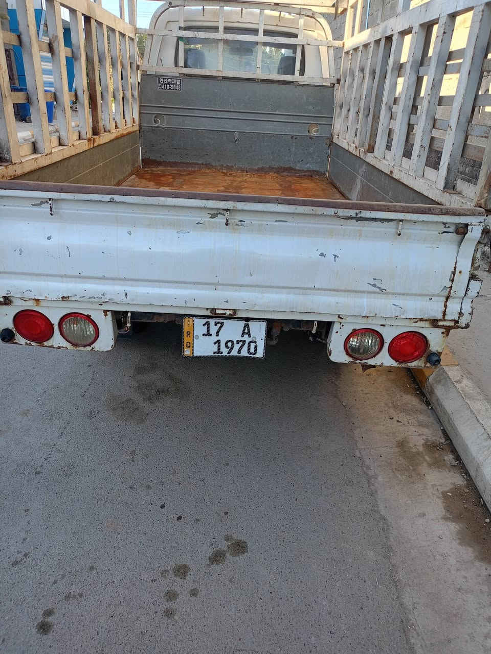 كيه حمل 3000 مسكر  محور بم ونوزل موديل 2005 سياره جاهزه مال شغل سعره 67 بيه مجال بسيط سنويه مجدده ل 2030  يالله تسقط سياره باسمي تحويل ثاني يوم للاستفسار الاتصال على الرقم ***********
