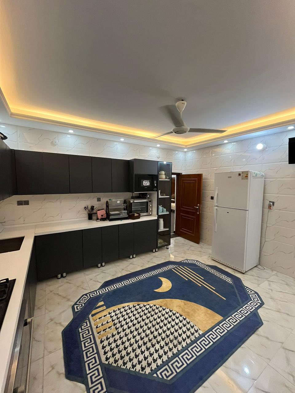 � للبيع بيت سكني مميز – حي الجمعية

📍 الموقع: حي الجمعية – قرب طارق
مجاور المستشفى الألماني
شارع 25

▫️ المساحة: 260 متر
▫️ النوع: بيت سكني
▫️ الحالة: صالح للسكن فوراً
▫️ الموقع: مميز وقريب من جميع الخدمات
▫️ مناسب للسكن أو الاستثمار

بيت بمساحة حلوة وموقع ممتاز جداً، منطقة راقية وهادئة.

📞 للاستفسار: ***********165
أو مراجعة مكتبنا: حي السلام – خلف مدينة الالعاب
