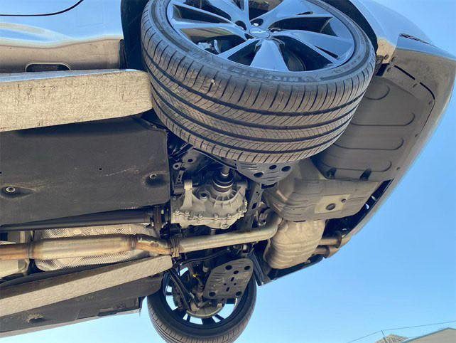 السلام عليكم
للبيع او مراوس باقل منها

🚗 للبيع | Genesis G70 2023 – 2.0T توربو محرك 4 سلندر

 تجمع بين القوة والراحة.

🔹 المواصفات: 1/1 

1.محرك 2.0 لتر توربو اقتصادي وقوي
جير أوتوماتيك 8 سرعات

2.دفع خلفي (ثبات عالي وتجربة قيادة ممتعة)

3.شاشة وسطية كبيرة + Apple CarPlay

4.كاميرا خلفية + حساسات أمامية وخلفية

5.تشغيل بصمة + دخول ذكي

6.مقاعد جلد فاخرة لون أحمر

7.تبريد وتسخين 4 مقاعد

8.تبريد وتسخين المقود

9.فتحة سقف ( بانوراما)

10.تحكمان استيرن كامل

11.أنظمة أمان: مانع انزلاق + مثبت سرعة + تنبيه تصادم

🔹 تفاصيل السيارة:

1.وارد أمريكي 

2.الممشى: 32,000 كم

3.رقم بغداد تحويل مباشر

4.💰 السعر: 218$ ورقه 

5.📍 الموقع: بغداد

اخوان السياره جاهزه بدون اي نقوصات والسياره داخل احمر بلادي السونار مرفق مع الصور  مع رقم الشاصي
الحادث بدون دواخل لاشاصي ولا لغد ايرباك استيرن وراجع بلادي
واي استفسار اني حاضر

***********

***********

( محمد الصعب )
