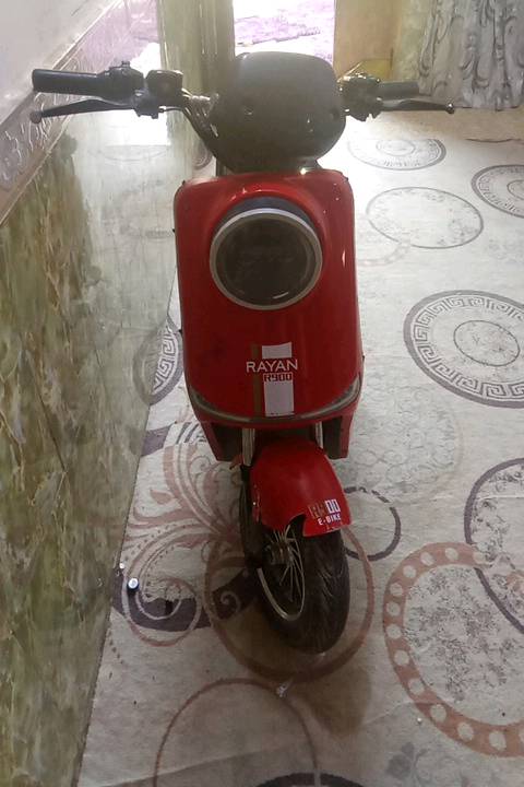 دراجة شحن R900 ب 300 ألف وبيها مجال شي قليل كلشي ما ناقصها بس الكفرات تعبانه 