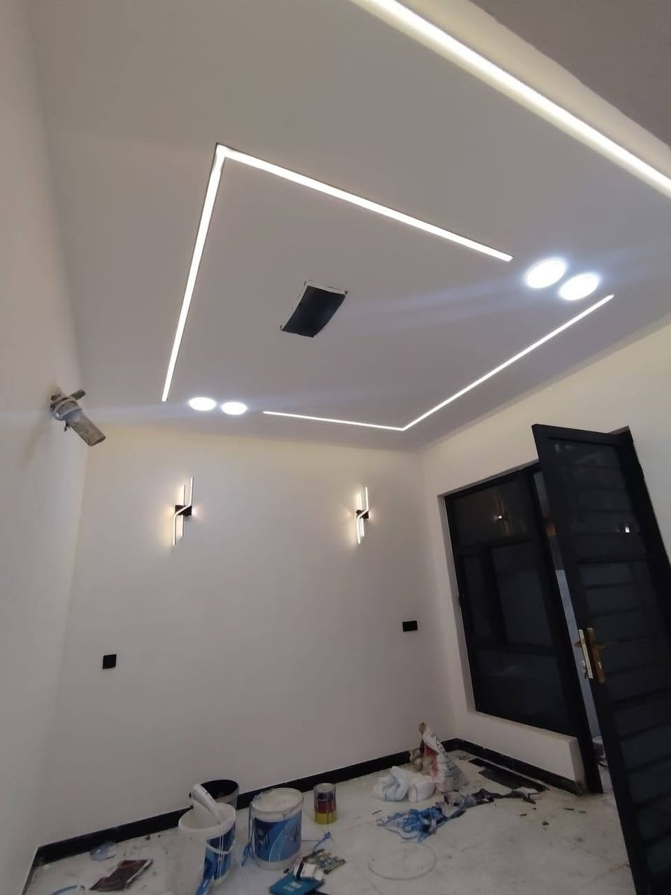 🛑 عروض مكتب الاستثمار للعقار  🏢

🛑 دار للبيع في مزارع زيونه المقابله لحي الفلاح الثانيه جمعية 
      العدل قريب من شارع الضغط العالي  .

🛑 مساحة الدار ( 106 ) متر طابقين بناء حديث تسليم فوري زيرو .

🛑 مساحة الواجهه ( 5.30 ) متر .

🛑 خدمات كامله /  ماء / كهرباء / تبليط  .

🛑 اتجاه الدار غروب  .

🛑 سند الدار جمعية ومعاملة البلديه مسلم فيه كرت .

🛑 الطابق الاول يتكون من :
      كراج + استقبال + هول داخلي + غرفة نوم عدد ( 1 ) + مطبخ + 
      صحيات داخل الدار و خارجه + مناور اناره .

🛑 الطابق الثاني يتكون من :
      هول داخلي + غرف نوم عدد ( 2 ) + صحيات .

🛑 للاستفسار عن السعر وباقي التفاصيل اكثر الاتصال على الأرقام 
      التاليه او مراجعة المكتب في مزارع زيونه :

      ***********         /         ***********

🛑 اضغط على زر المتابعه ليصلك كل ما هو جديد من عروضنا .

🛑 عنوان المكتب الموصل /  مزارع زيونه المقابله لحي الفلاح الثانيه 
      قرب مولدة مزارع زيونه .

🛑 نستقبل كافة عروضكم التجاريه والسكنيه والزراعيه والجمعيات .
