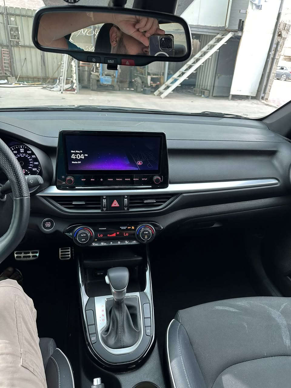 فورتي ٢٠٢٣ وارد امريكي حادثها موضح بالصور
باب وجامغ امامي جيتي لاين ماشيه 43  الف كيلو من ميل 
مكاني بغداد ***********
