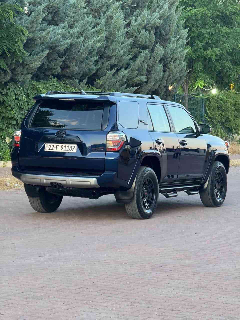 السلام عليكم 
موديل 2023
TOYOTA  4RUNNER TRD Off Road 2023
~ تويوتا 4 رنر  لون نيلي 
~ وارد أمريكا  
~ محرك 6 سلندر  / V6 
~ مواصفات TRD Off Road 
~بصمة 
~رادار امامية و جانبية 
~ دبل أكسله ( 4*4)
~ شاشة كبير  
~   كاميرة خلفية
~ كشن  مغمل كهربائية 
~ داخل اسود 
~تحديد سرعة 
~نظام ECO
~ حجم تايرات١٧ ويل بيلادي 
~ (  5 ) خمسة راكب 
~ ماشي 54 الف ميل
~ سيارة بند و باب خلفي راكب صبغ 
~ ايرباكات  رجع سيستم بيلادي
~سيارة مرقمة بسمي تحويل شرط
~ رقم شانسي موجود في المنشور 
~ سعر( 290  )💰ورقة دولار بيها مجال 🤏
~ مكان عقرة معرض كوره ك 
واتساب   ***********
تلفون 📞 ***********
آخوكم سورداش هركي
