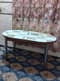 ميز طعام • بدون كراسي • نضيف