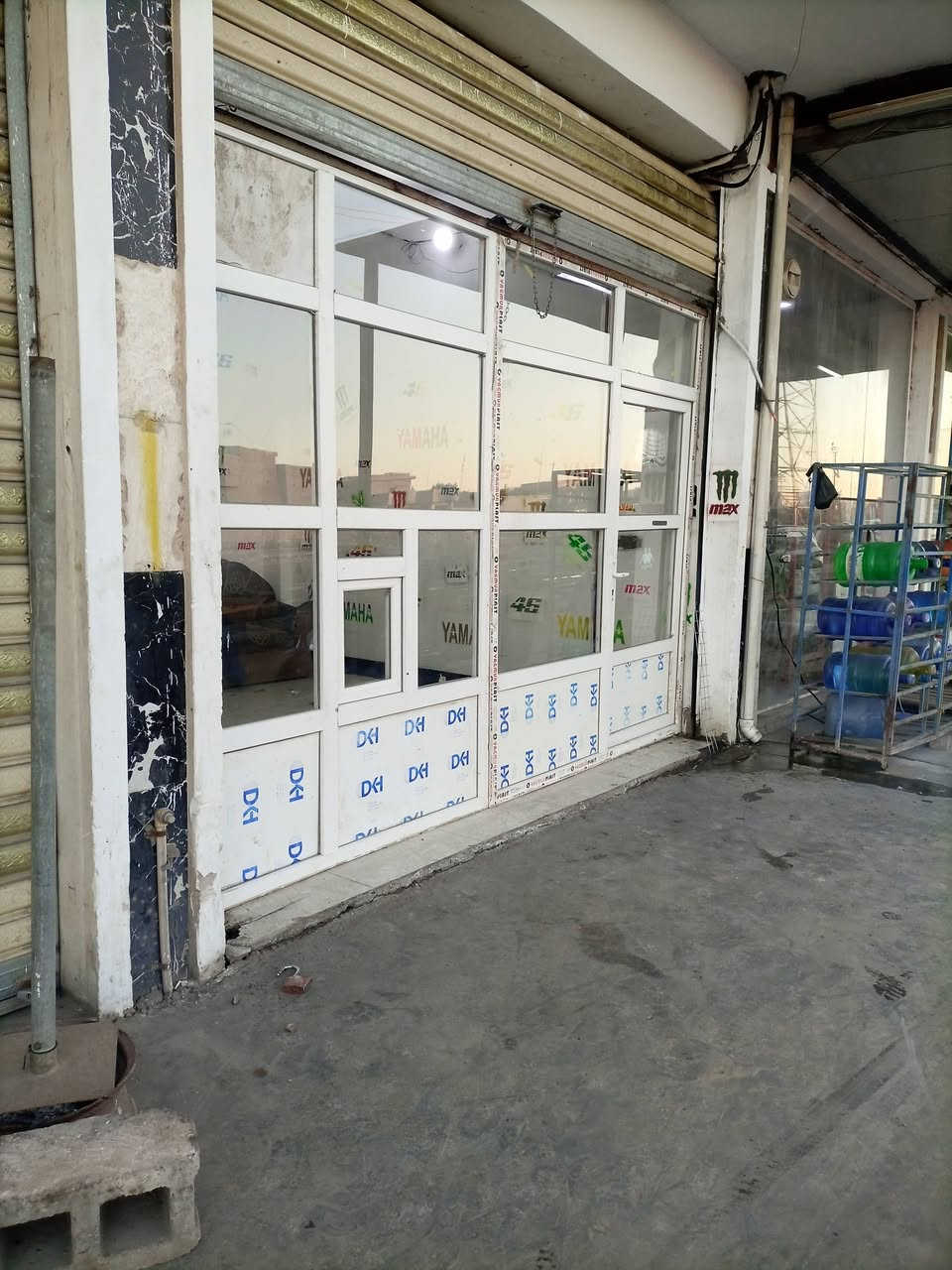 جام خانة بي بي سي العرض 3 ونص متر الارتفاع 2 ونص متر معروضة للبيع السعر 450 الف وبيها مجال بسيط للاتصال ***********
