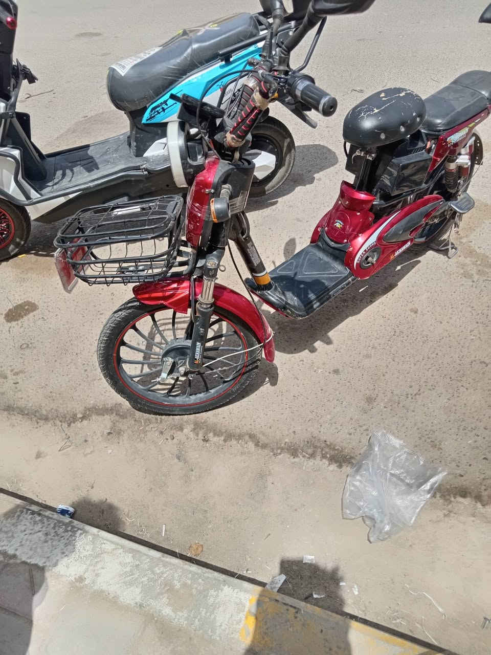 ورشه زيد لتصليح الدراجات الهوائية  والشحن وبيع المواد الاحتياطية الفرع الثاني الخمسه كيلو قرب حديقه طيور الجنه مجاور زنود الست الحمداني 
هاتف 
وت سناب***********
للبيع
