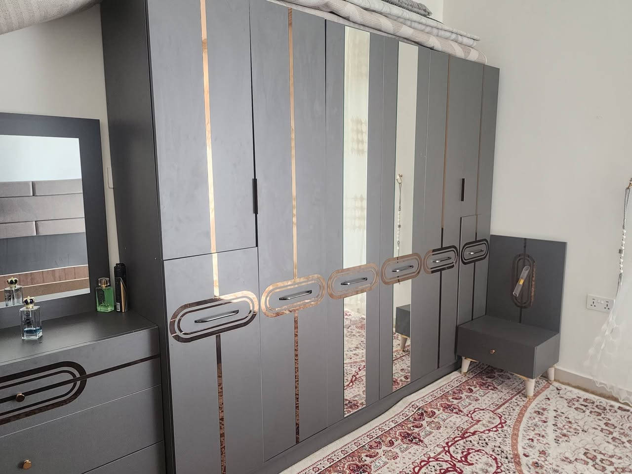 غرفة نوم مستعمله اخت الجديده استعمال اقل من سنه خشب تركي 6 قطع
السعر خاص
للتواصل ***********
