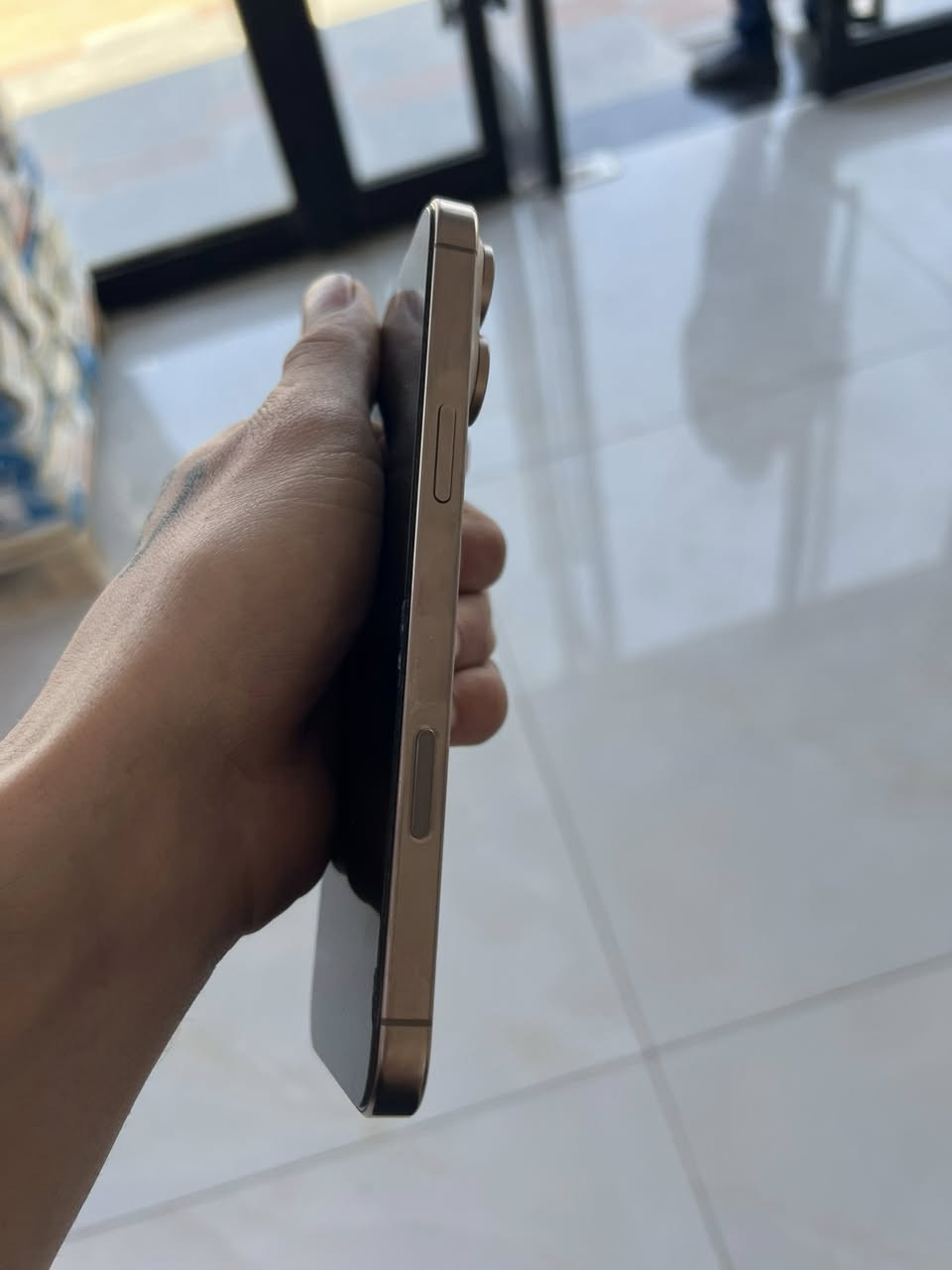 السلام عليكم
16 برو ماكس 
ذاكره 256
بطارية 90‎%‎ 
عنوان كوت 
1.400 وبي مجال 
دبل شريحة 
***********
