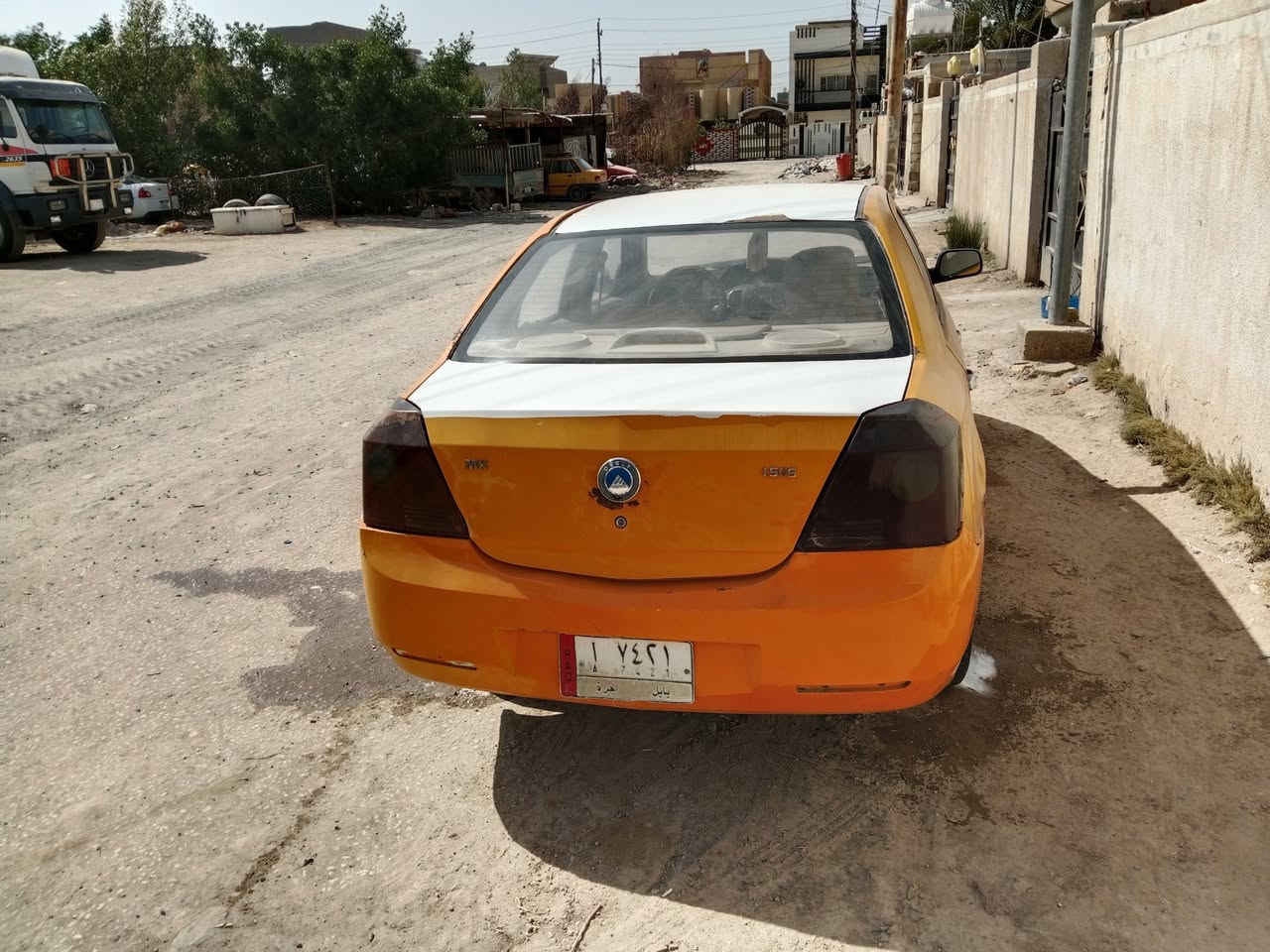 السلام عليكم للبيع أم كي موديل 2011 سيارة جاهزه كير مكينة حداديه كله جاهزة مكفوله من الضربه بيه صبغ مكانات سنويه جديدة السعر 22 مكانه حله الاتصال ***********
