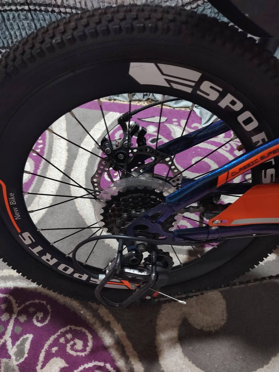 السلام عليكم حجم ٢٠ ٦نمر دبل امامي جبلي جديد سعر١٥٠ بغداد ***********
