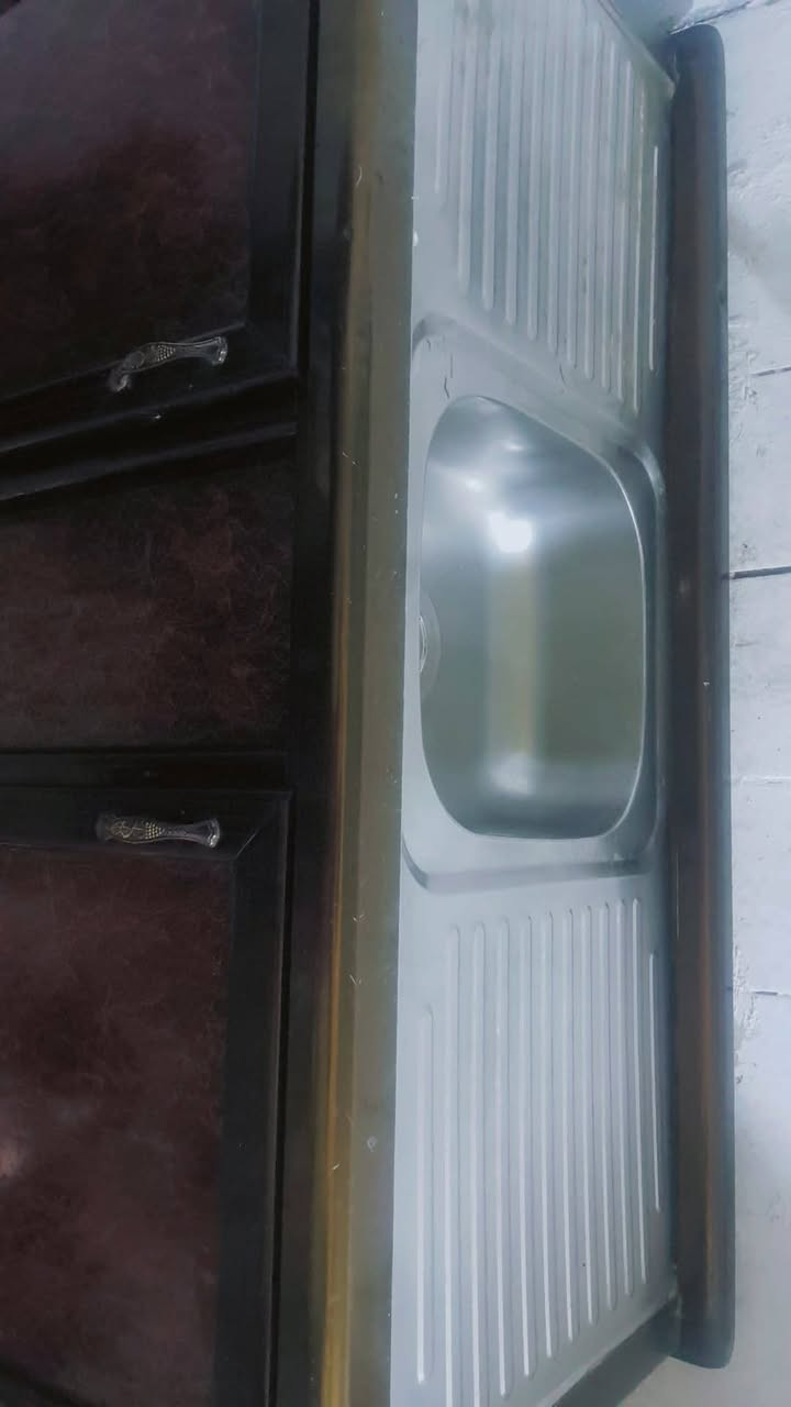 غراض منزليه للبيع مكينه مال لحيم وطباخ وثلاجه وقنينه وبلازمه حجم 32 وكاونتر السعر 450 فقل الستفسار واتساب فقط *********** او ع صفحه
