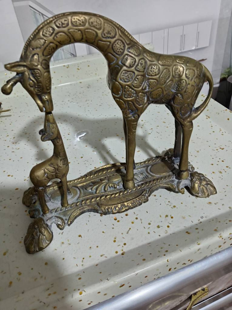 سلام عليكم عندي زولي يراني قديم قياس ٣ في ٤ ونحسيات مكان بغداد ***********
