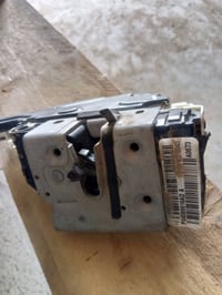 عراض سي 200.         قفل باب سدر  وبطانه باب خلف سدر تواصل 07850055686